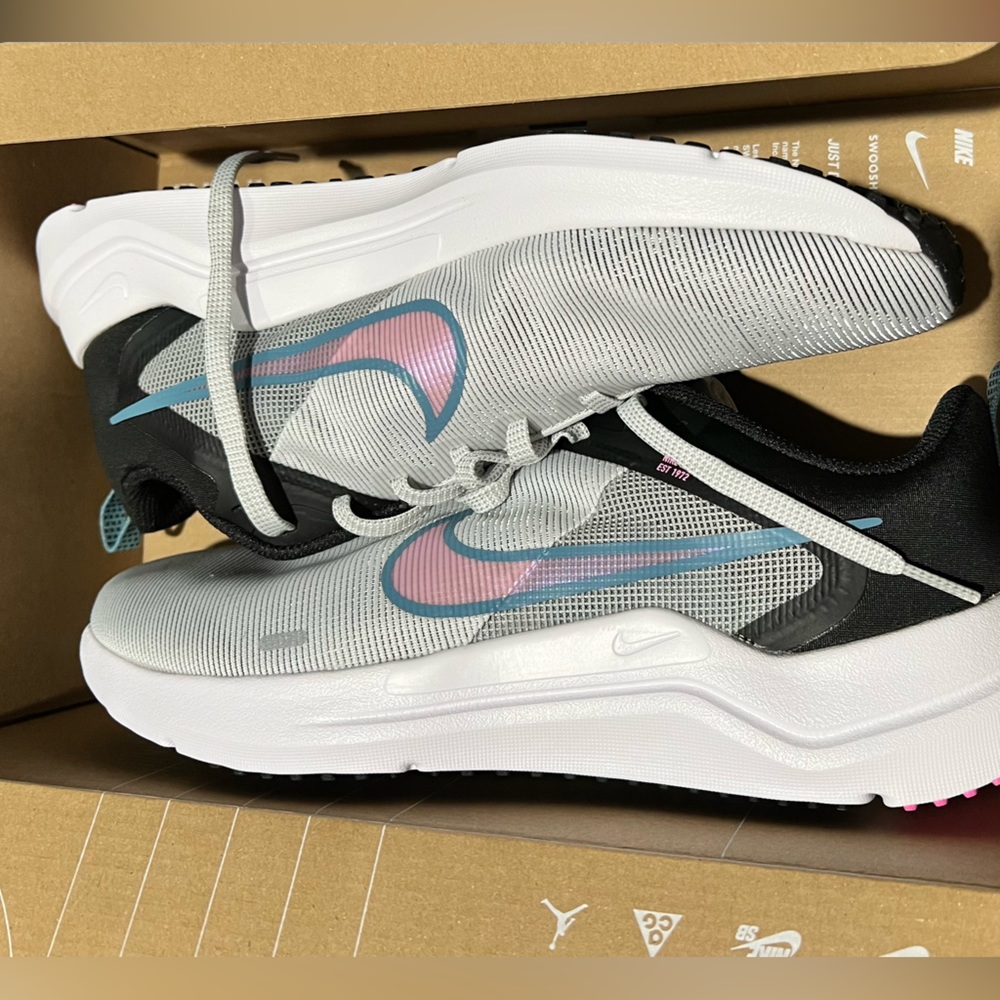 NIKE WOMENS DOWNSHIFTER 12 MTZ RUNNING SHOE - PALE GREY